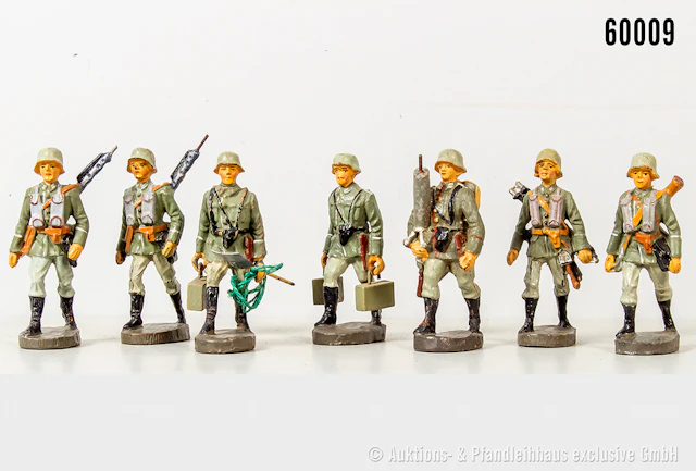 Elastolin Soldaten im Marsch, überwiegend Varianten, Masse, 7 cm, meist Z 1-2