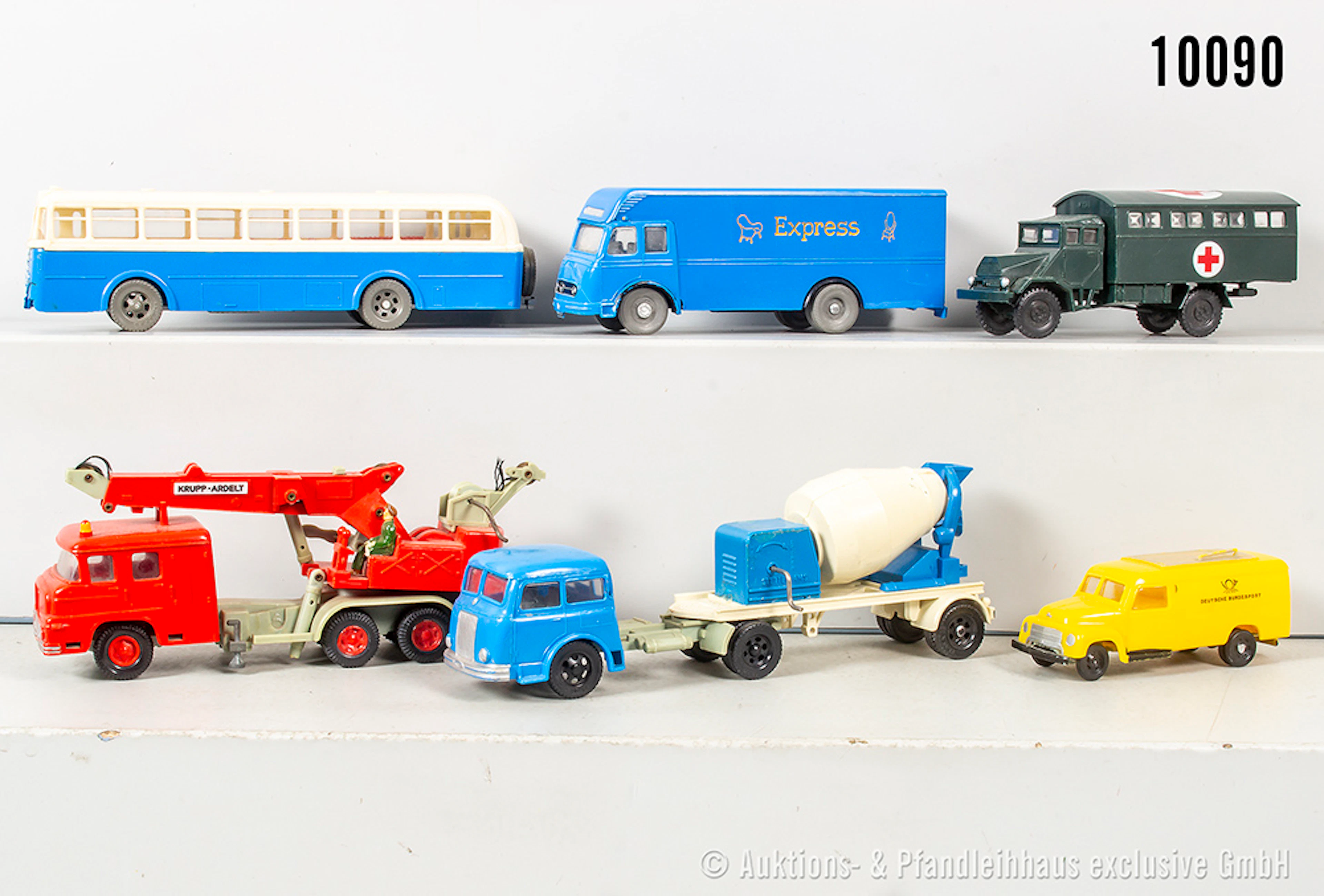 Siku Plastik Modellfahrzeuge, dabei V 95 Allrad Lkw mit Militär-Pritschenaufbau