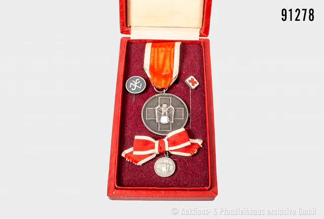 Konv. Volkspflegemedaille mit dazugehöriger Miniatur, sowie 2 Mitgliedsabzeichen