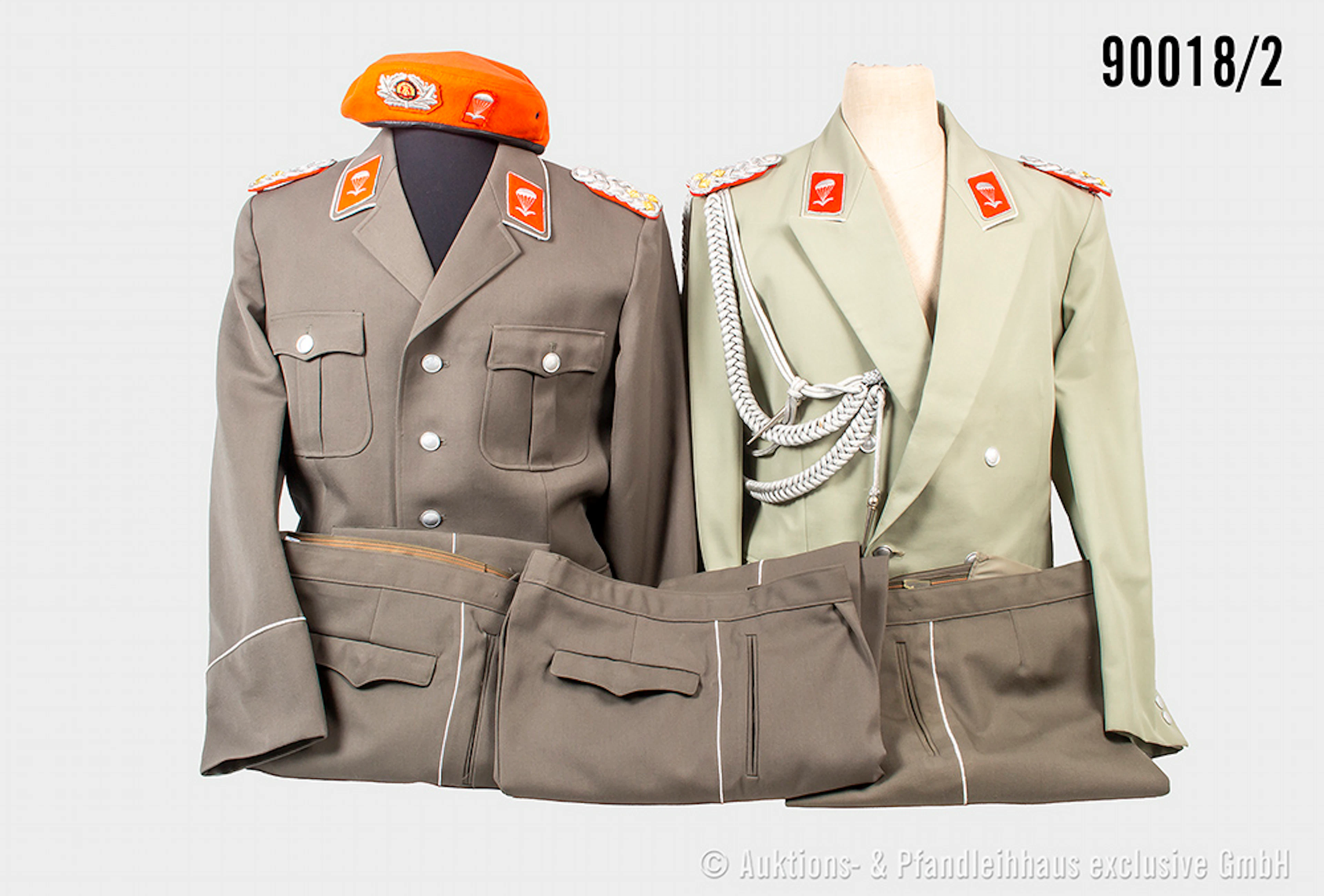 Konv. 5 Uniformen NVA-Fallschirmjäger (Hosen und Jacken), diese komplett