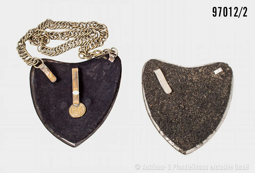 Konv. SA, 2 Ringkragen, einmal mit Kette, sowie Armbinde für Wehrmannschaften