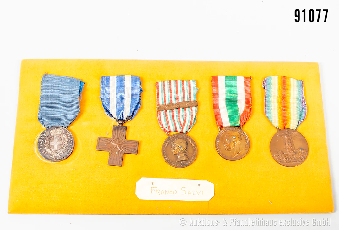Konv. 5 Verdienstmedaillen, dabei Italien, silberne Verdienstmedaille