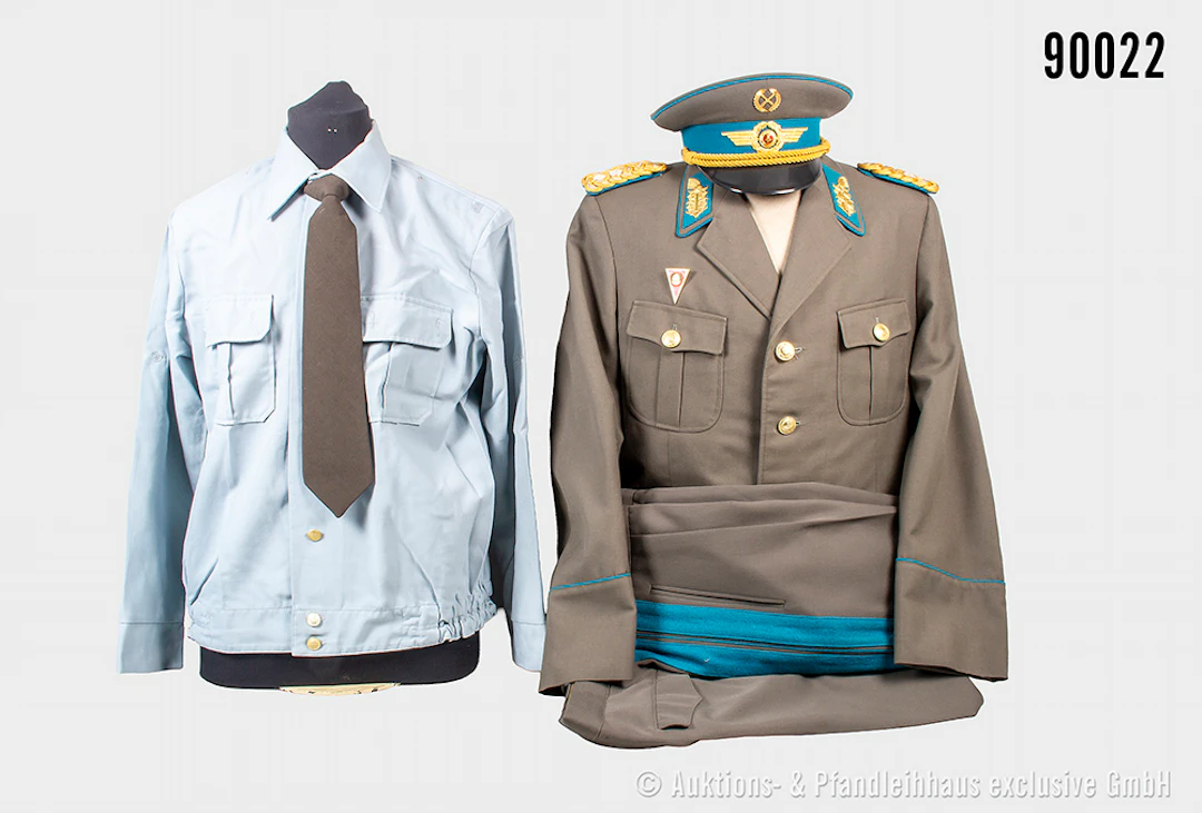 Uniform eines Generalleutnant der NVA Luftstreitkräfte, Jacke komplett
