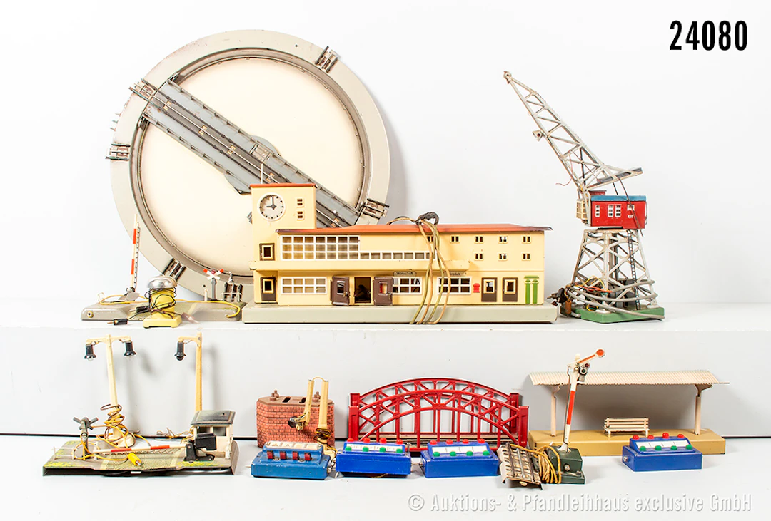Märklin H0 Zubehör: Bahnhof "Friedrichshafen", Bahnübergang, Läutewerk