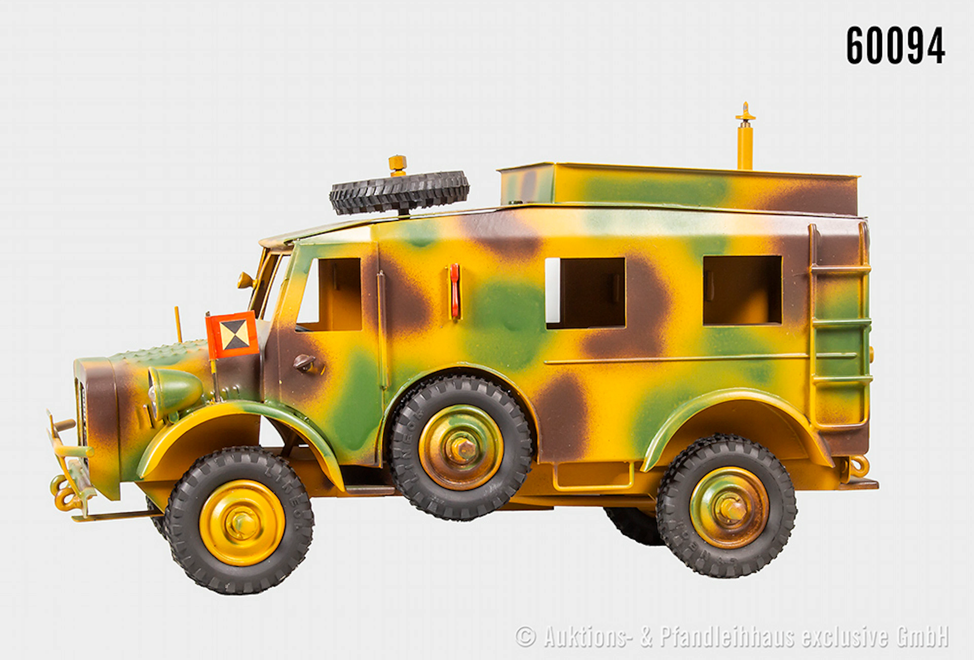 Funkerwagen NK, mit Morsetafel auf Dach, Ausfahrbarer Antenne, Klappen