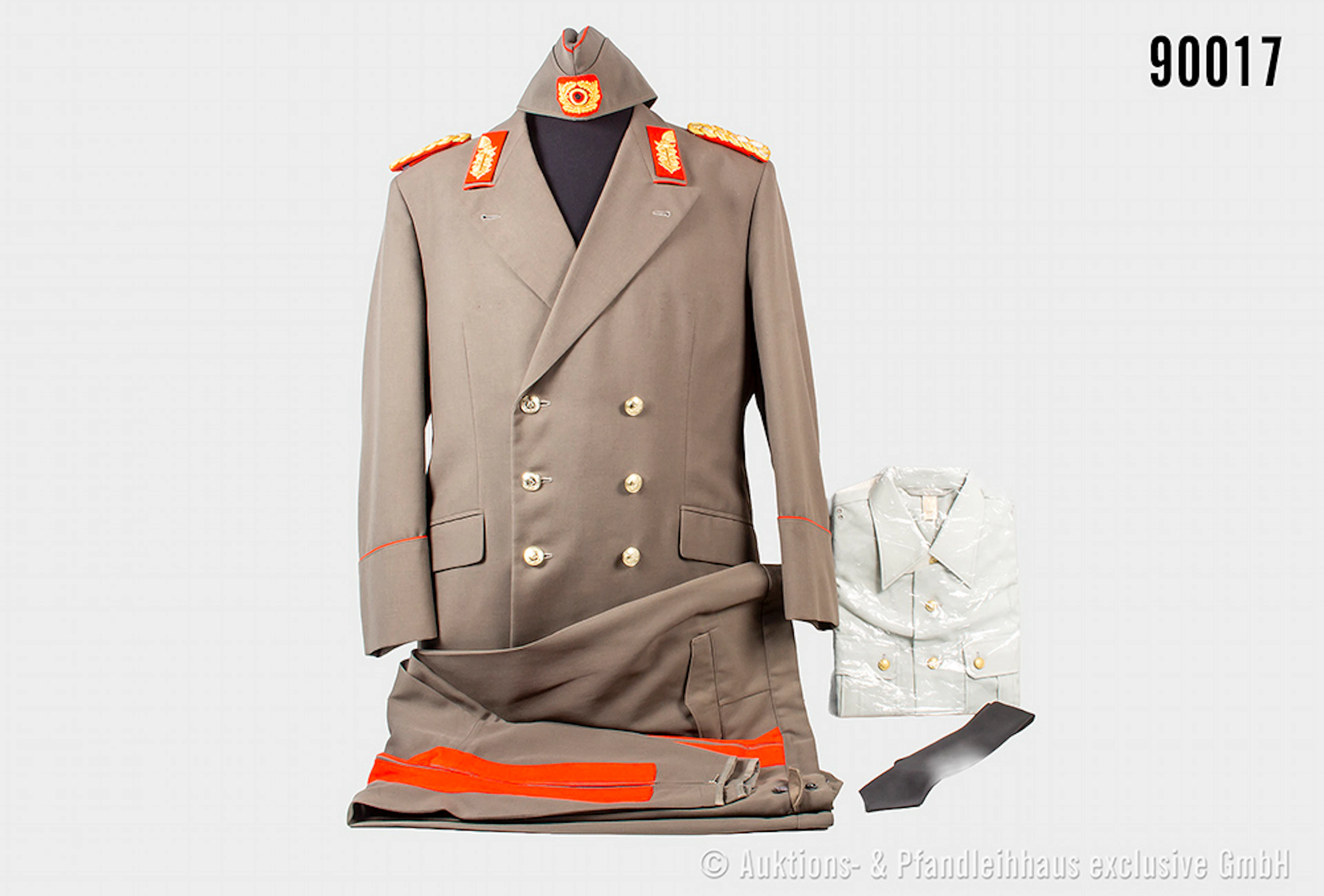Uniform eines Generalleutnant der NVA, Jacke komplett mit Effekten