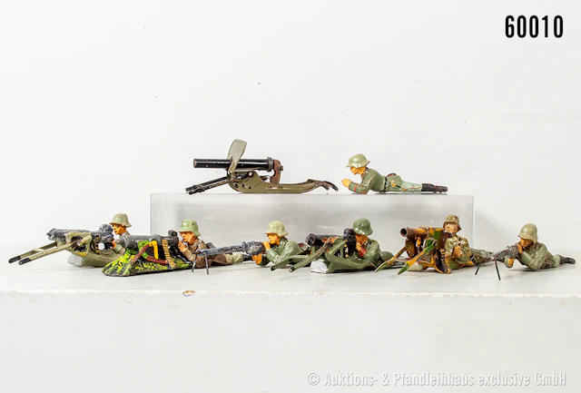Elastolin Soldaten liegend meist an SMG?s, Masse/ Blech, 7 cm, meist Z 1-2