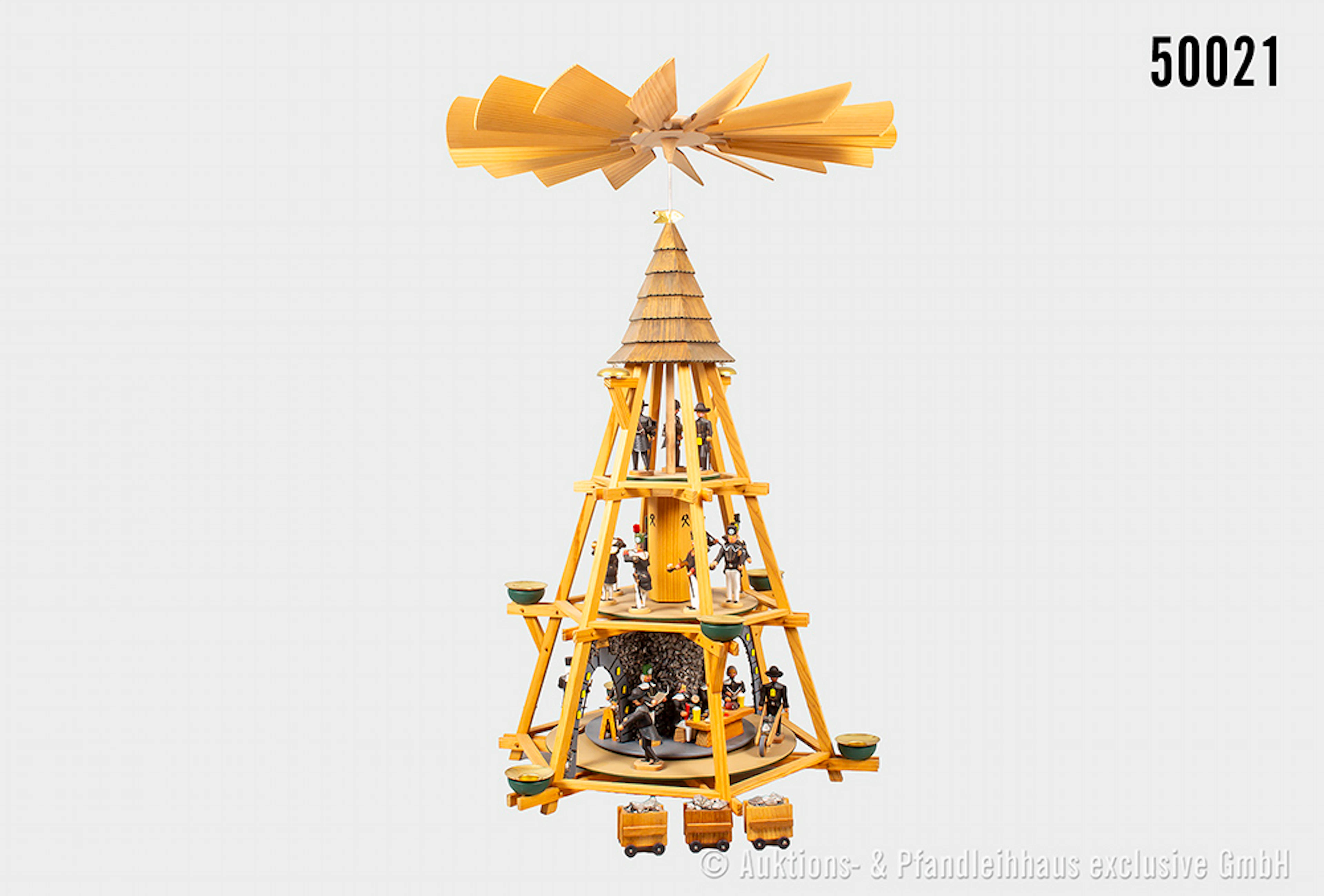 Große Erzgebirge Weihnachtspyramide mit Bergmannszug, fein bemalte
