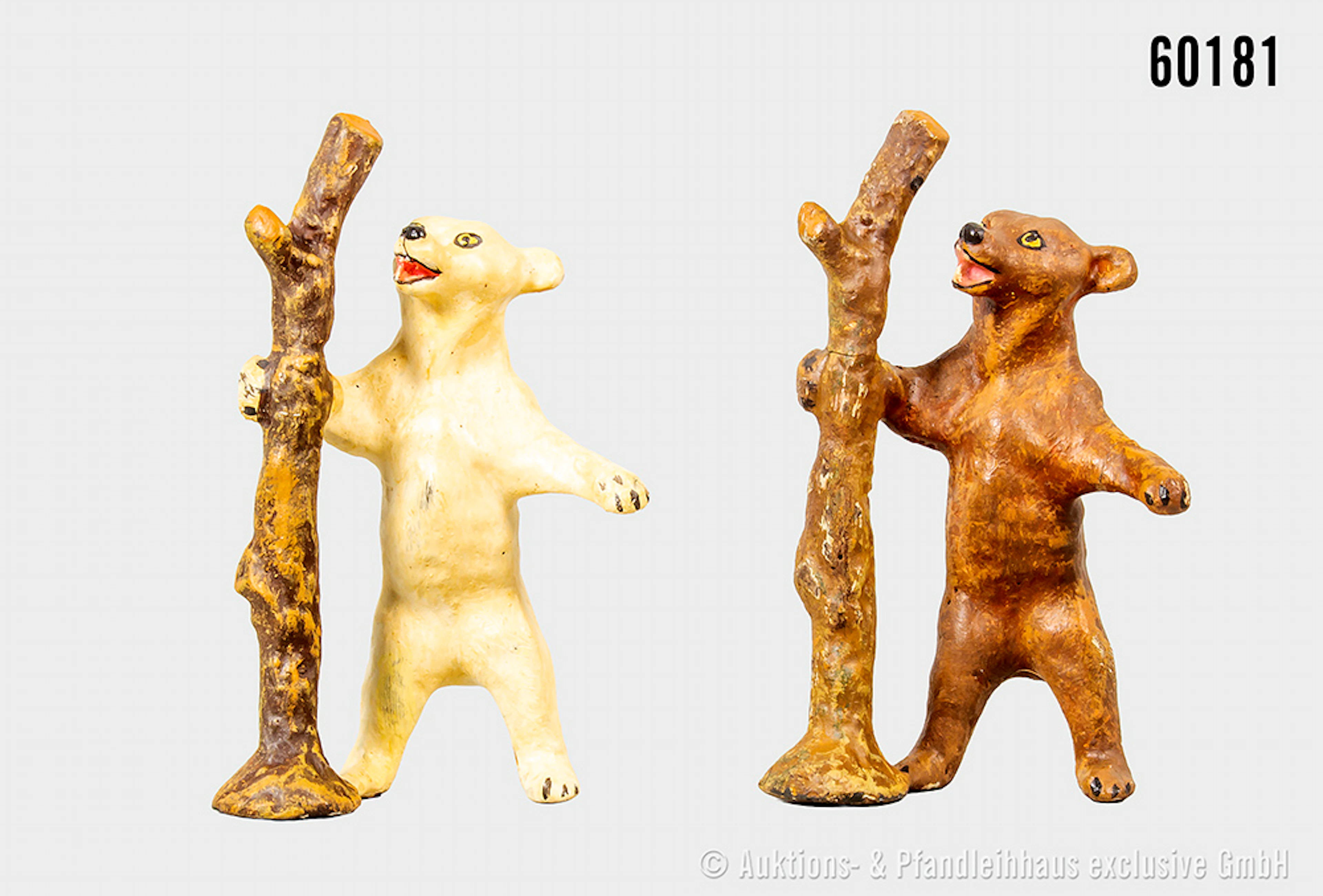Bär an Baumstamm stehend, Varianten, Masse, H ca. 9 cm, Z 1