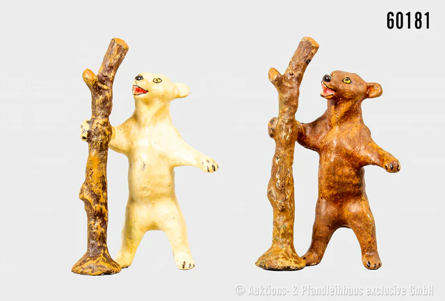 Bär an Baumstamm stehend, Varianten, Masse, H ca. 9 cm, Z 1