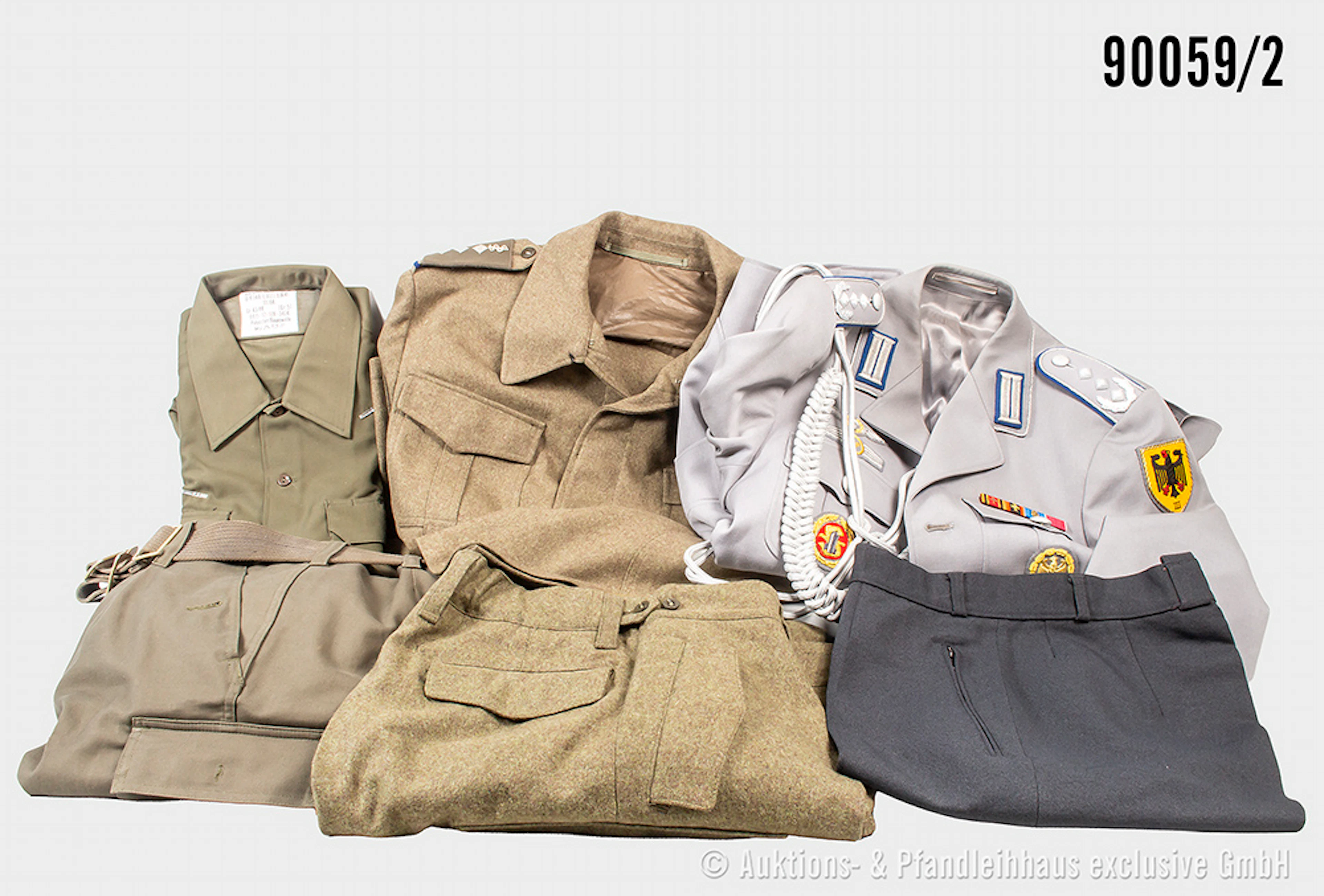 Konv. Bundeswehruniformen, u.a. 8 Dienstanzugsjacken und -hosen, komplett