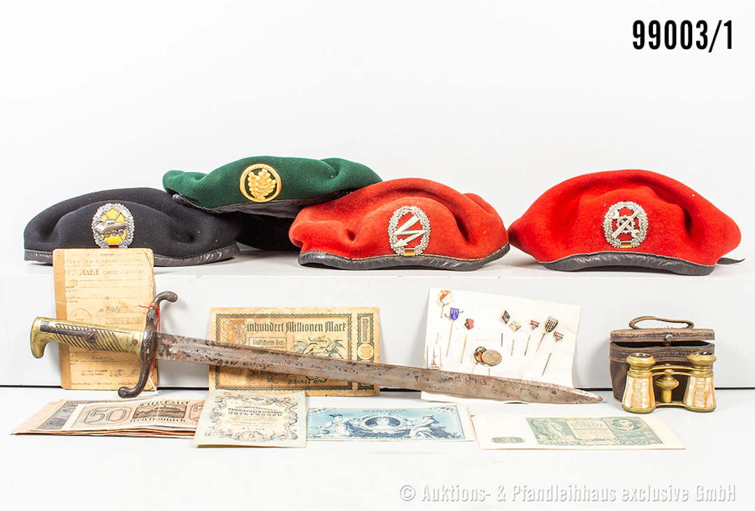 Konv. Verschiedenes, u.a. 4 Bundeswehrbaretts, div. Geldscheine, 2