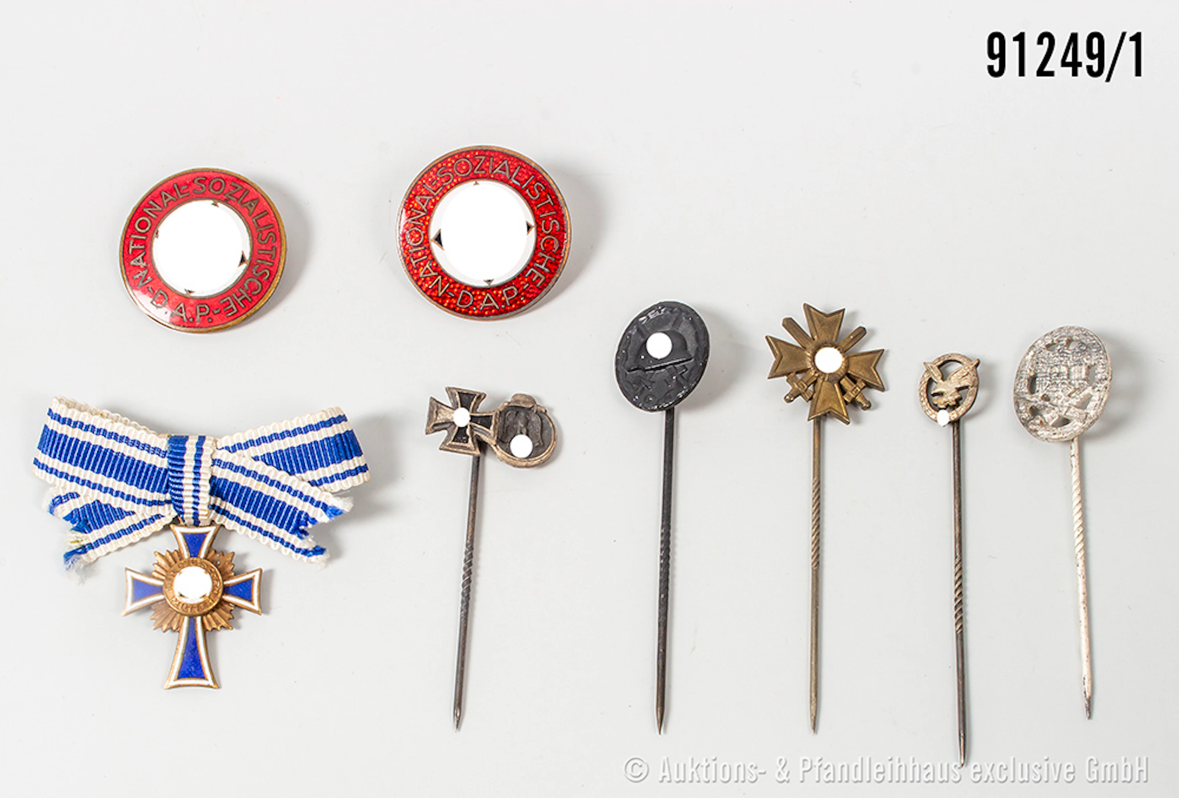 Konv. 2 NSDAP Parteiabzeichen, sowie Miniatur zum Mutterkreuz in Bronze
