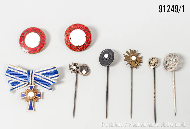 Konv. 2 NSDAP Parteiabzeichen, sowie Miniatur zum Mutterkreuz in Bronze