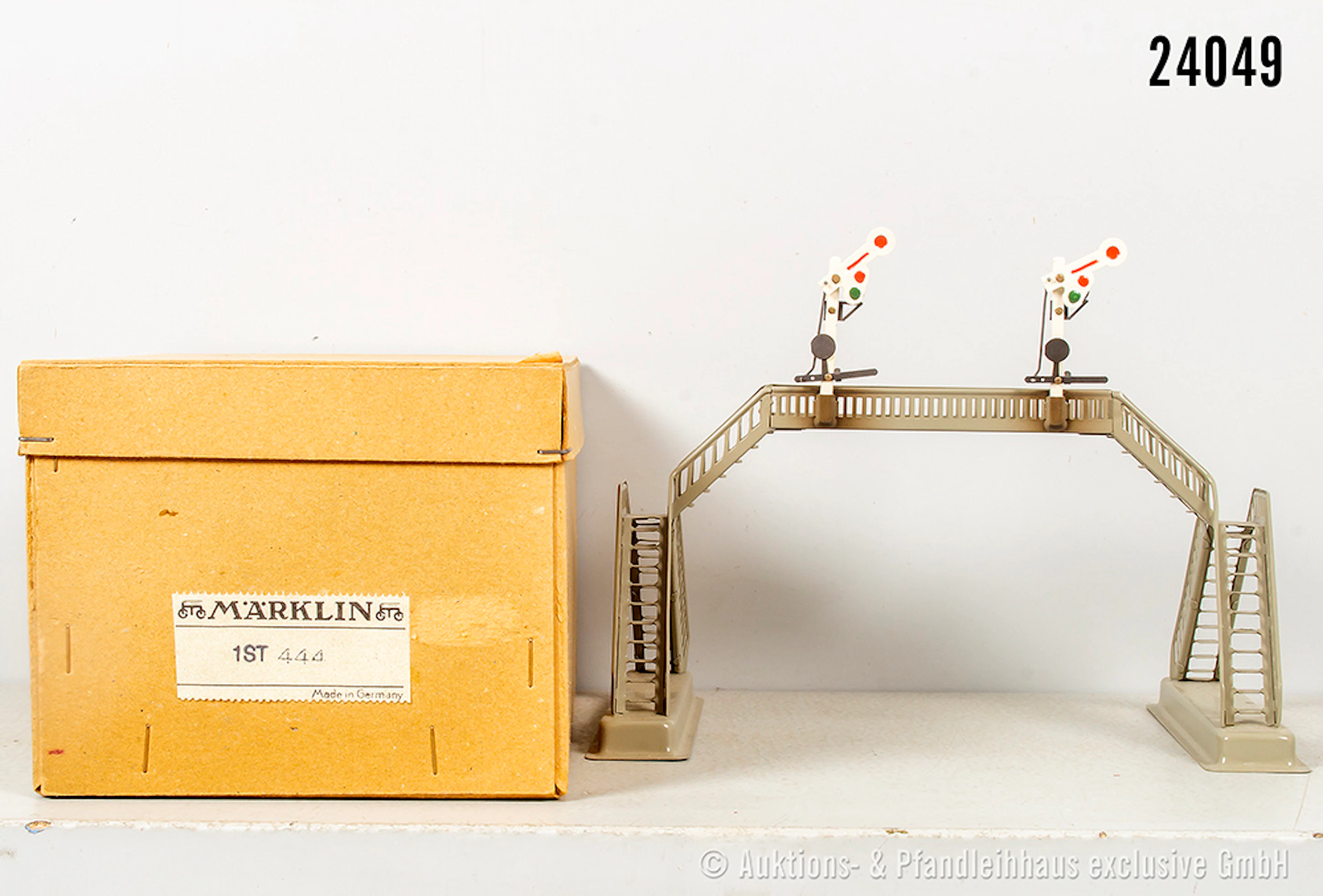 Märklin H0: 444.3 Übergangssteg, mit beiden Signalen, L 20cm x H 10cm, Z 0, OVP
