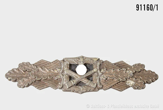 Nahkampfspange in Bronze, Zinkausf., Hersteller "Juncker Berlin"