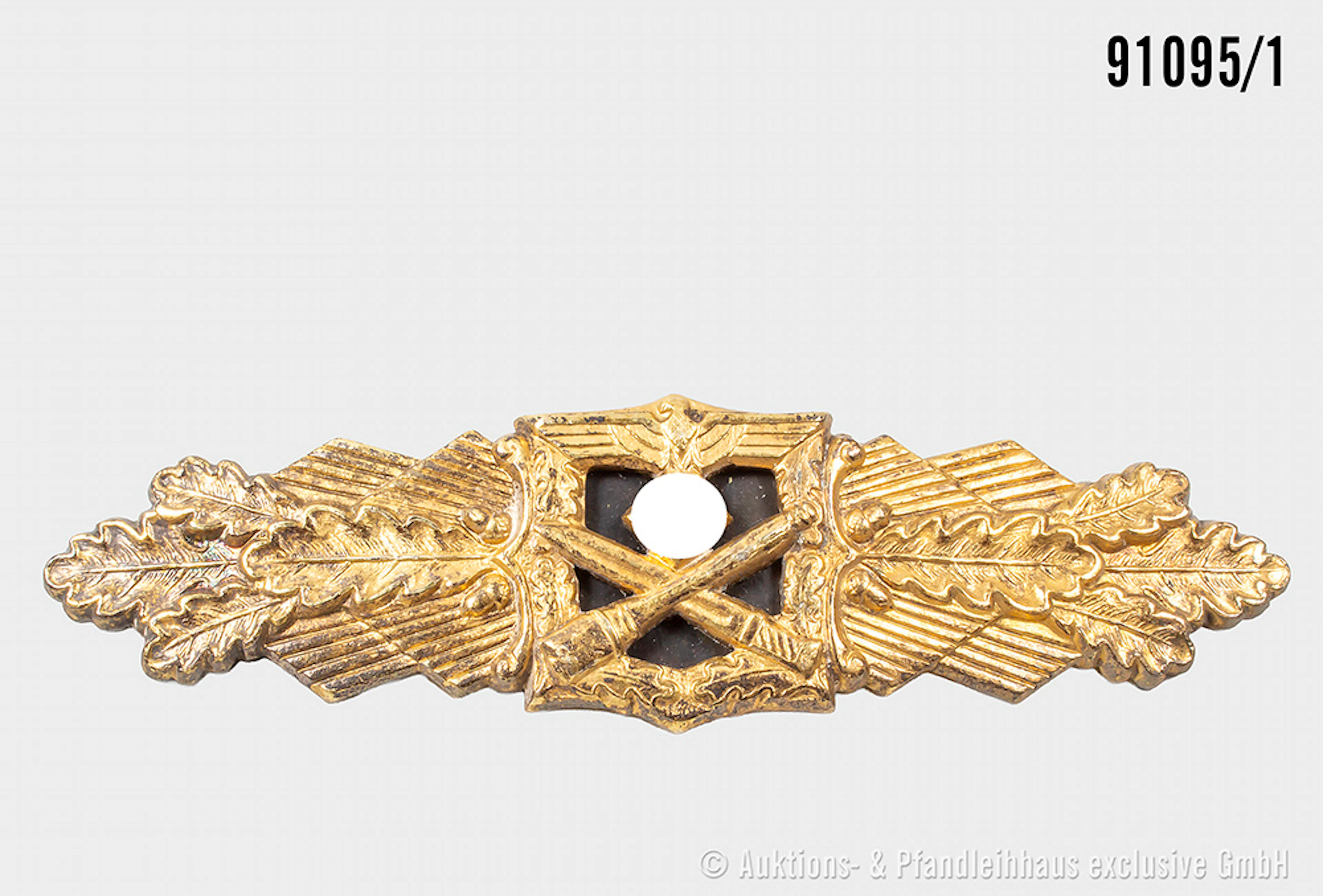 Nahkampfspangen in gold, Zinkausführung, Hersteller "FLL", geschwärztes