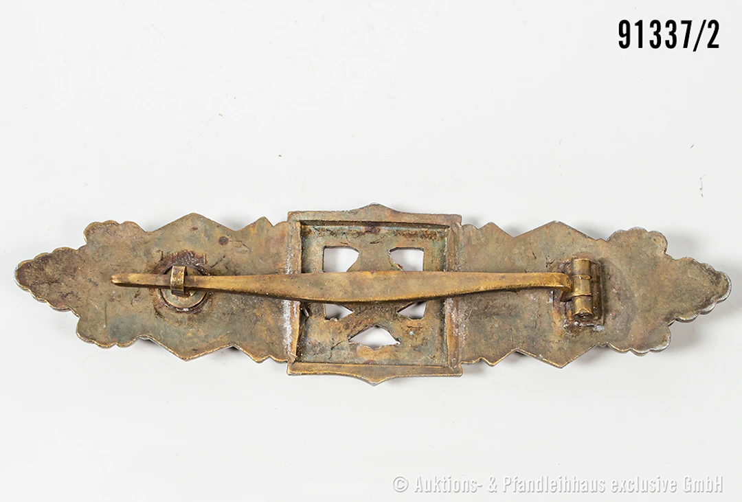 Nahkampfspange in Bronze, Zinkausf., Hersteller "F & BL" auf dem Kopf