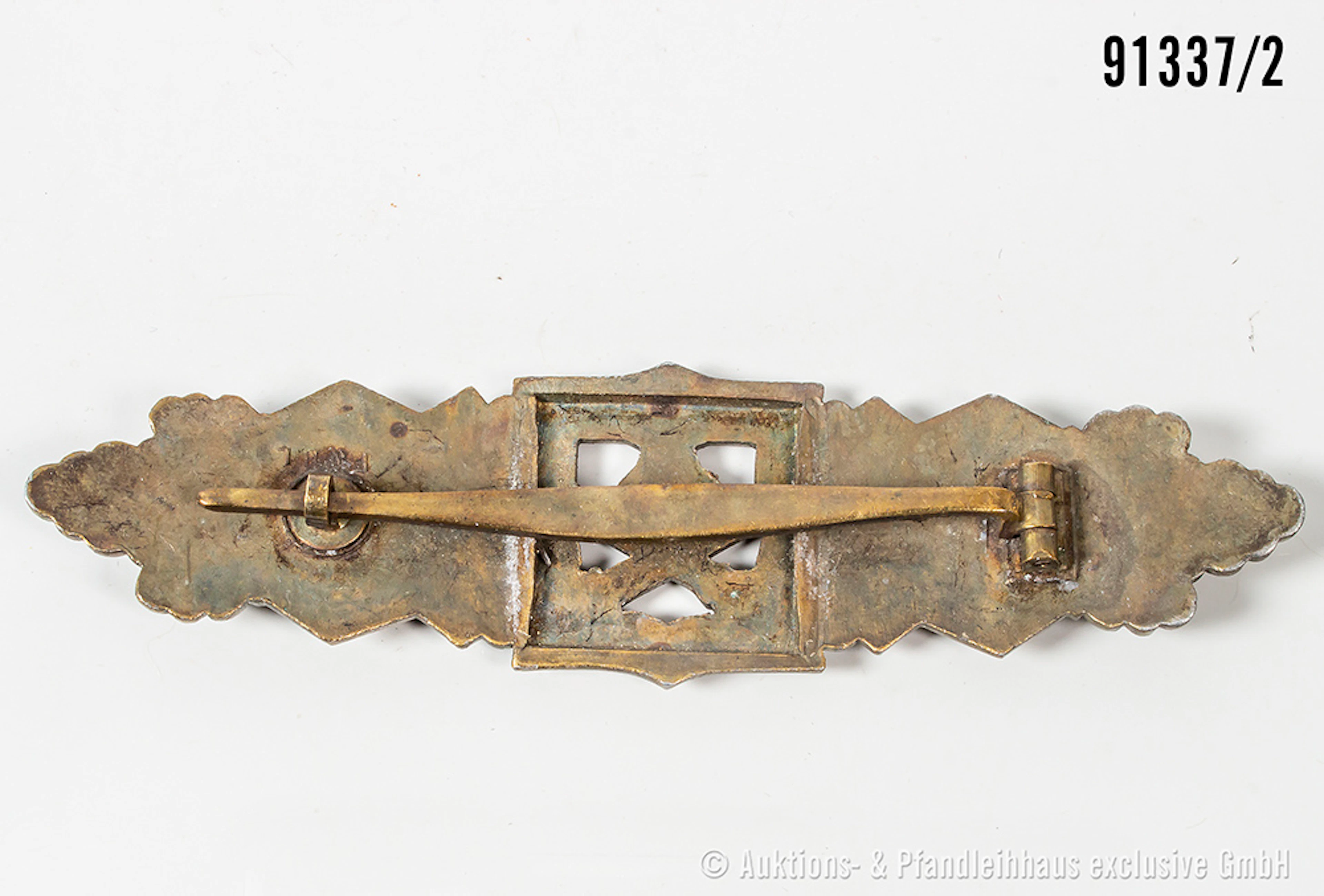 Nahkampfspange in Bronze, Zinkausf., Hersteller "F & BL" auf dem Kopf