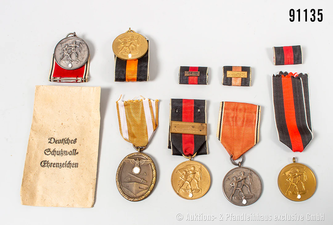 Konv. 3 Sudetenlandmedaillen, 1 x mit Spange Prager Burg, 3 Feldspangen