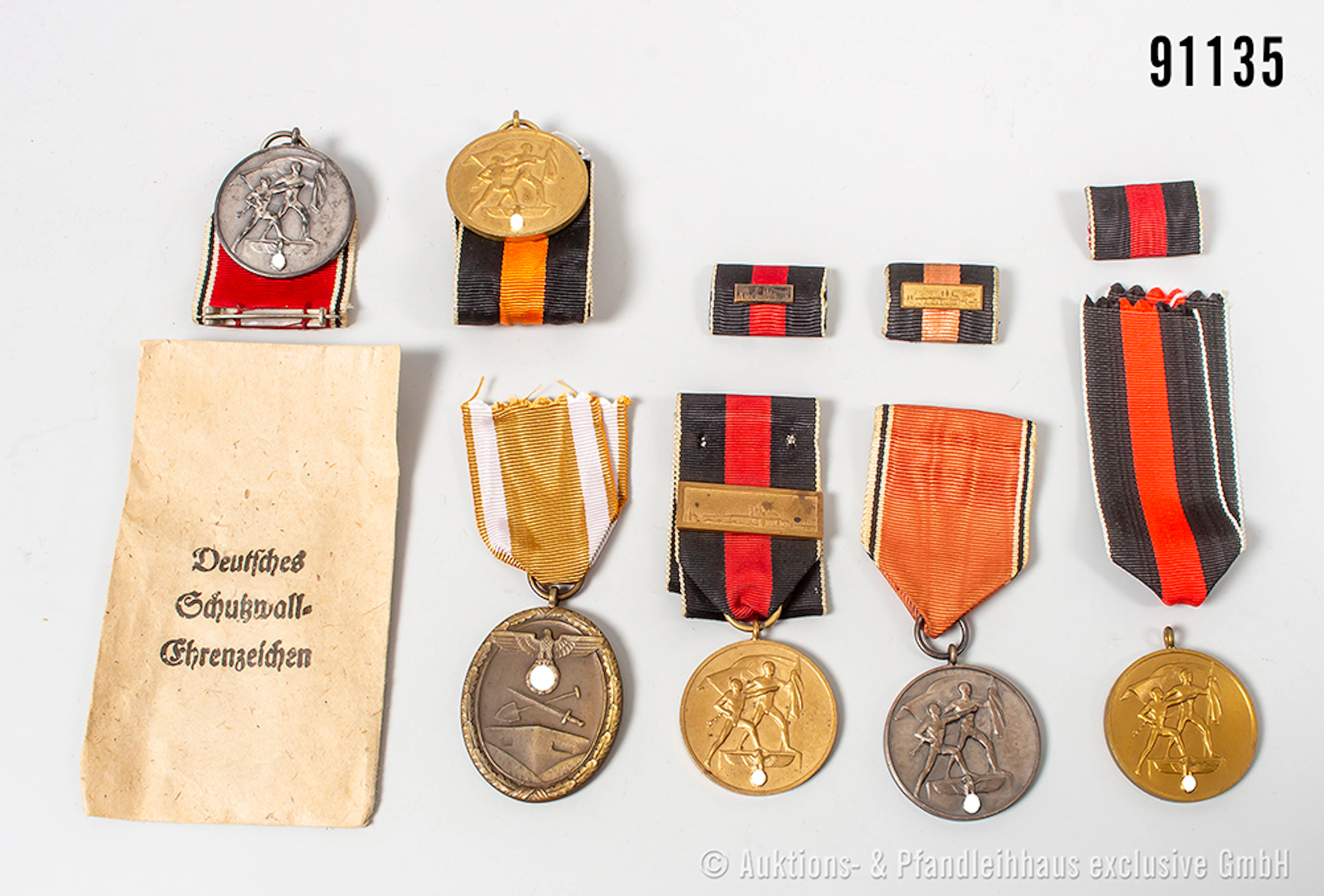 Konv. 3 Sudetenlandmedaillen, 1 x mit Spange Prager Burg, 3 Feldspangen