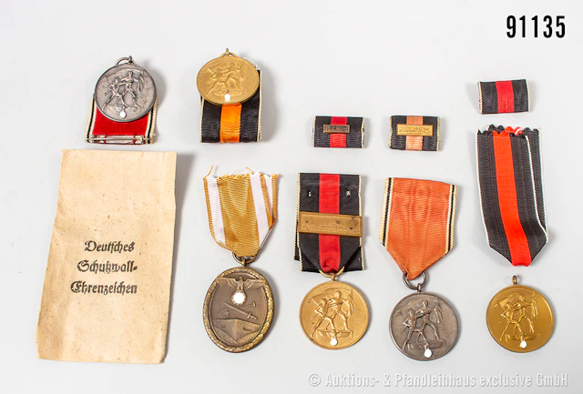 Konv. 3 Sudetenlandmedaillen, 1 x mit Spange Prager Burg, 3 Feldspangen