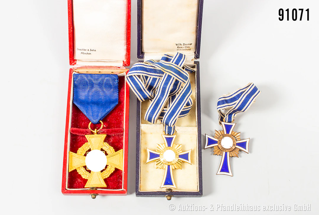 Konv. Mutterkreuz in Bronze und Gold, dieses im Etui, sowie Treuedienst-Ehrenzei