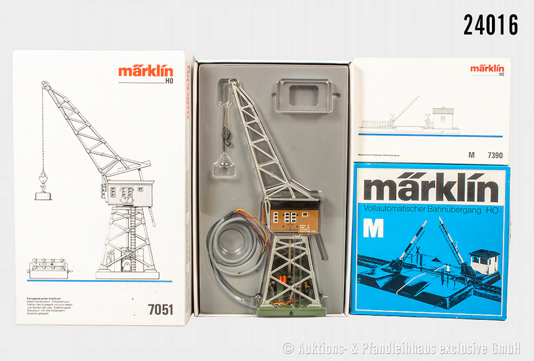 Märklin H0: 7051 Kran ohne Hebemagnet, Stellpult & 7390, 7192 Bahnübergänge