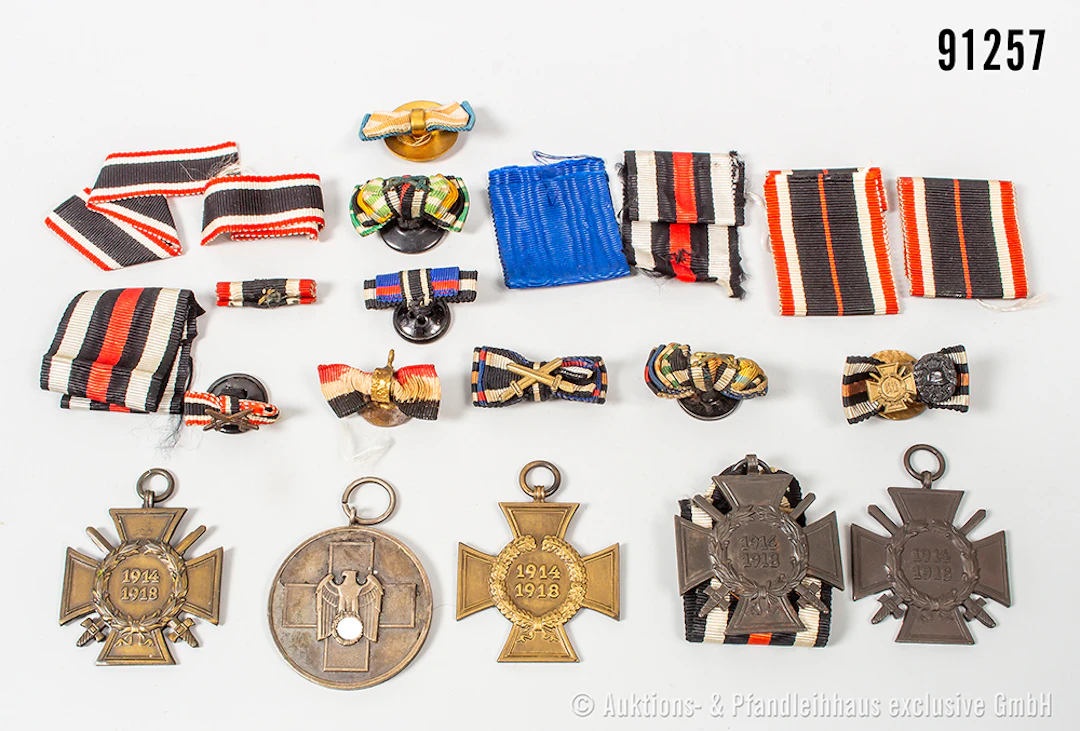 Konv. Volkspflegemedaille, 3 EKF, EKT, 9 Knopflochschleifen, sowie