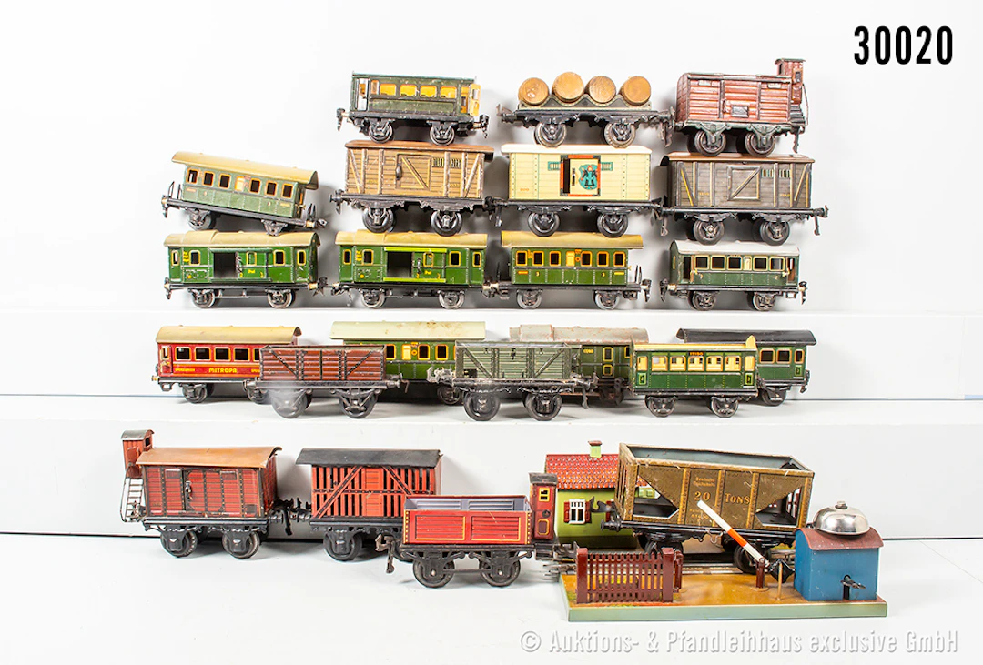 Spur 0 u.a. Bing/Märklin: 20x Wagen & Bahnübergang & Ersatzteilspender, Z 2-3