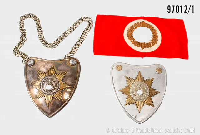 Konv. SA, 2 Ringkragen, einmal mit Kette, sowie Armbinde für Wehrmannschaften