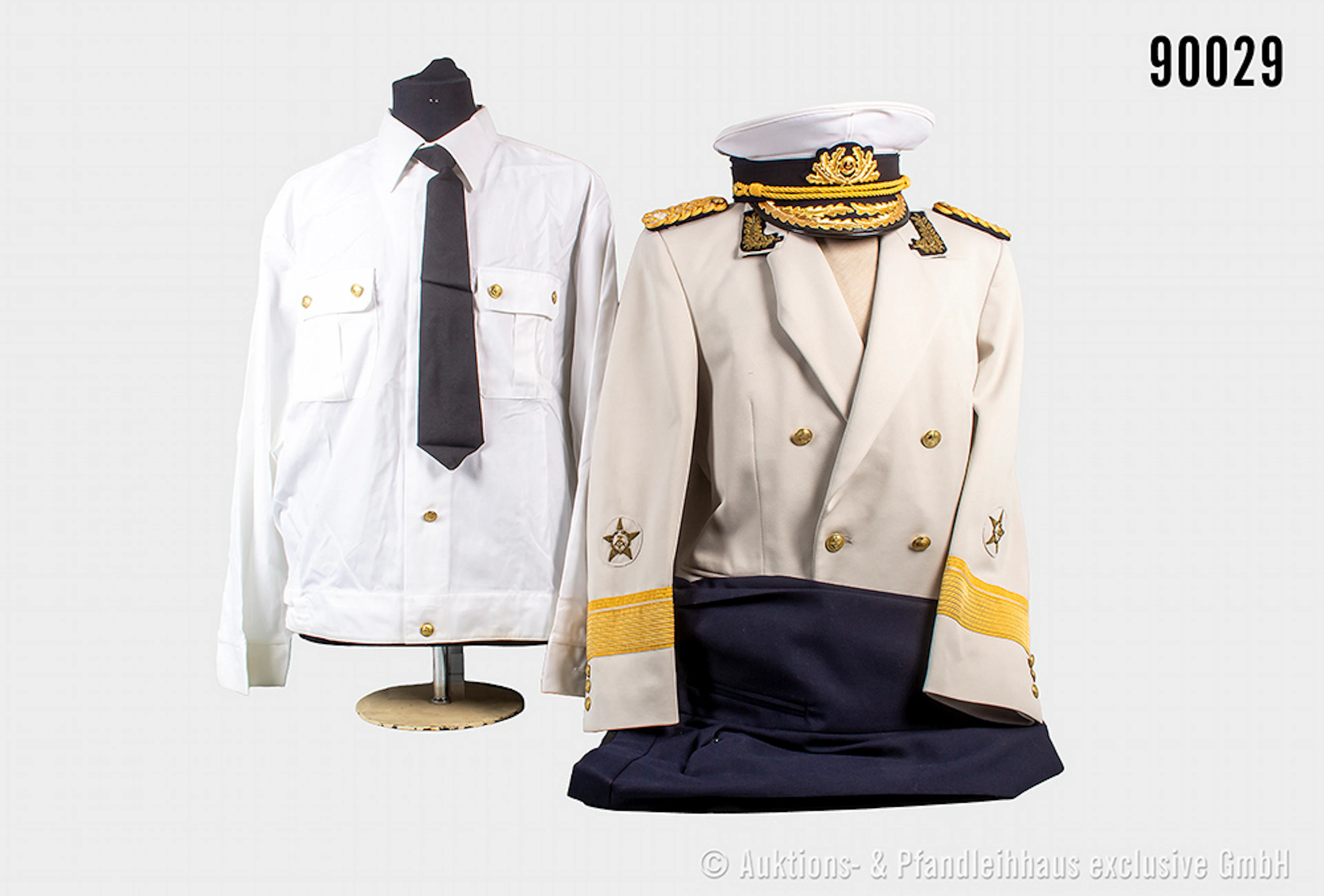 Uniform eines Konteradmirals der NVA Volksmarine, Ausgehjacke komplett