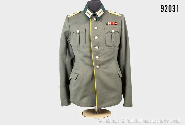 geschmückte Feldbluse Hauptmann Nachrichtentruppe, Brustadler fehlt