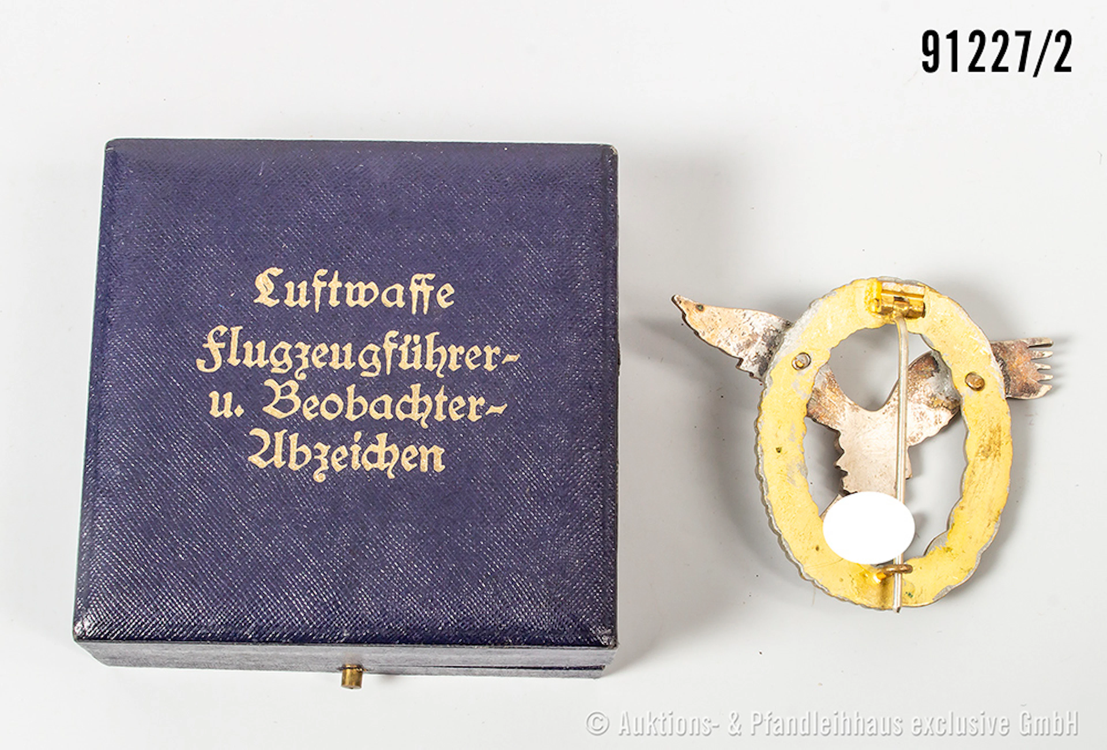 Luftwaffen-Doppelabzeichen, verputzte Buntmetallausf., im beschädigten
