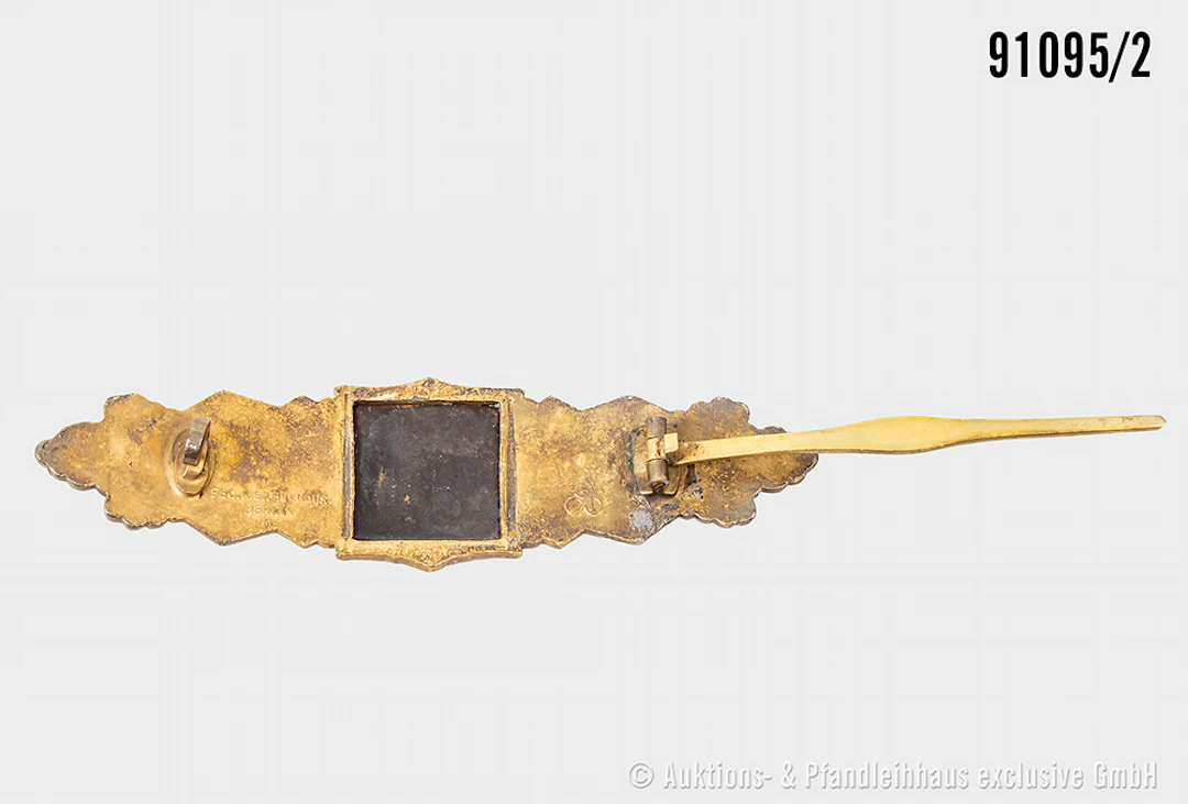 Nahkampfspangen in gold, Zinkausführung, Hersteller "FLL", geschwärztes