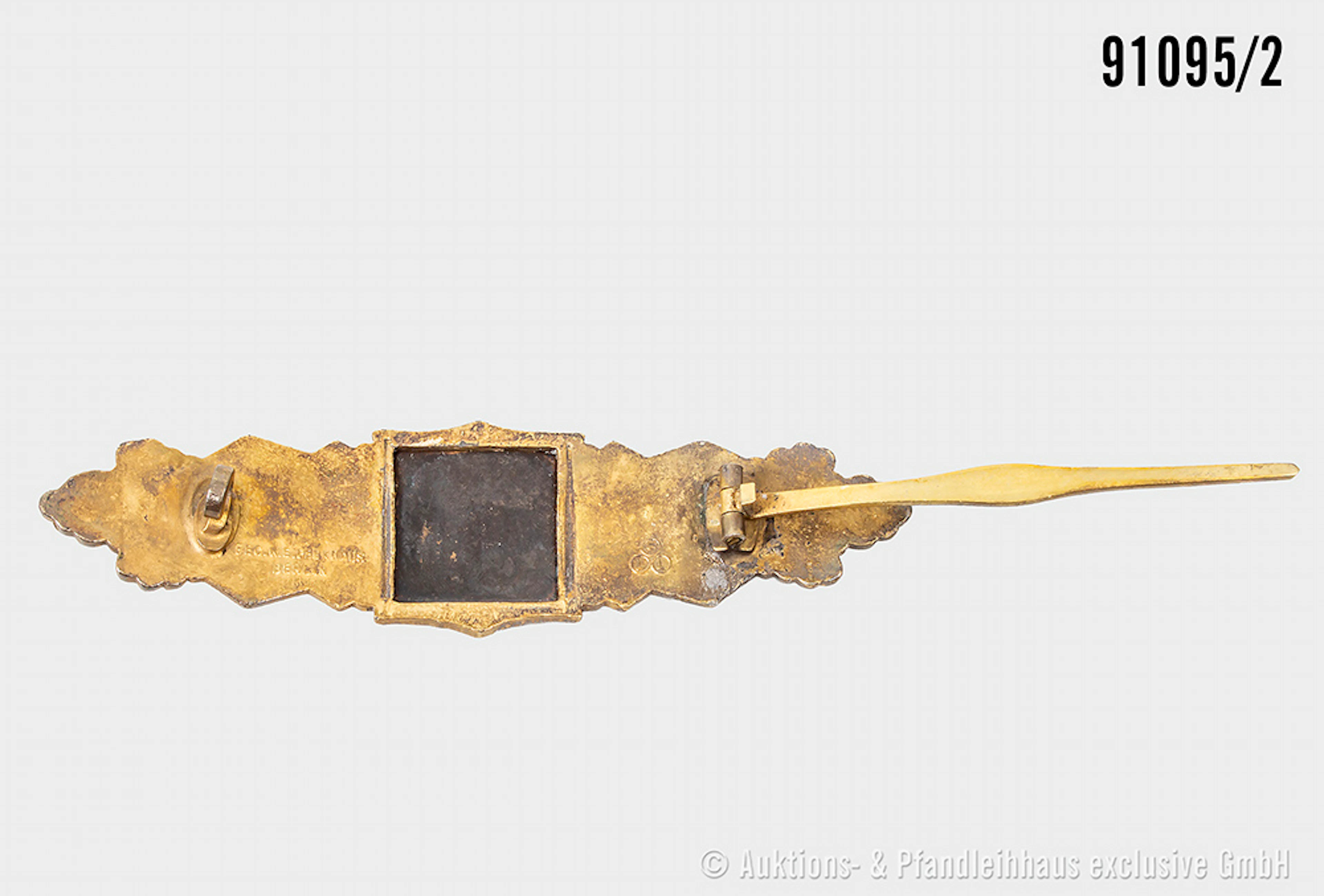 Nahkampfspangen in gold, Zinkausführung, Hersteller "FLL", geschwärztes