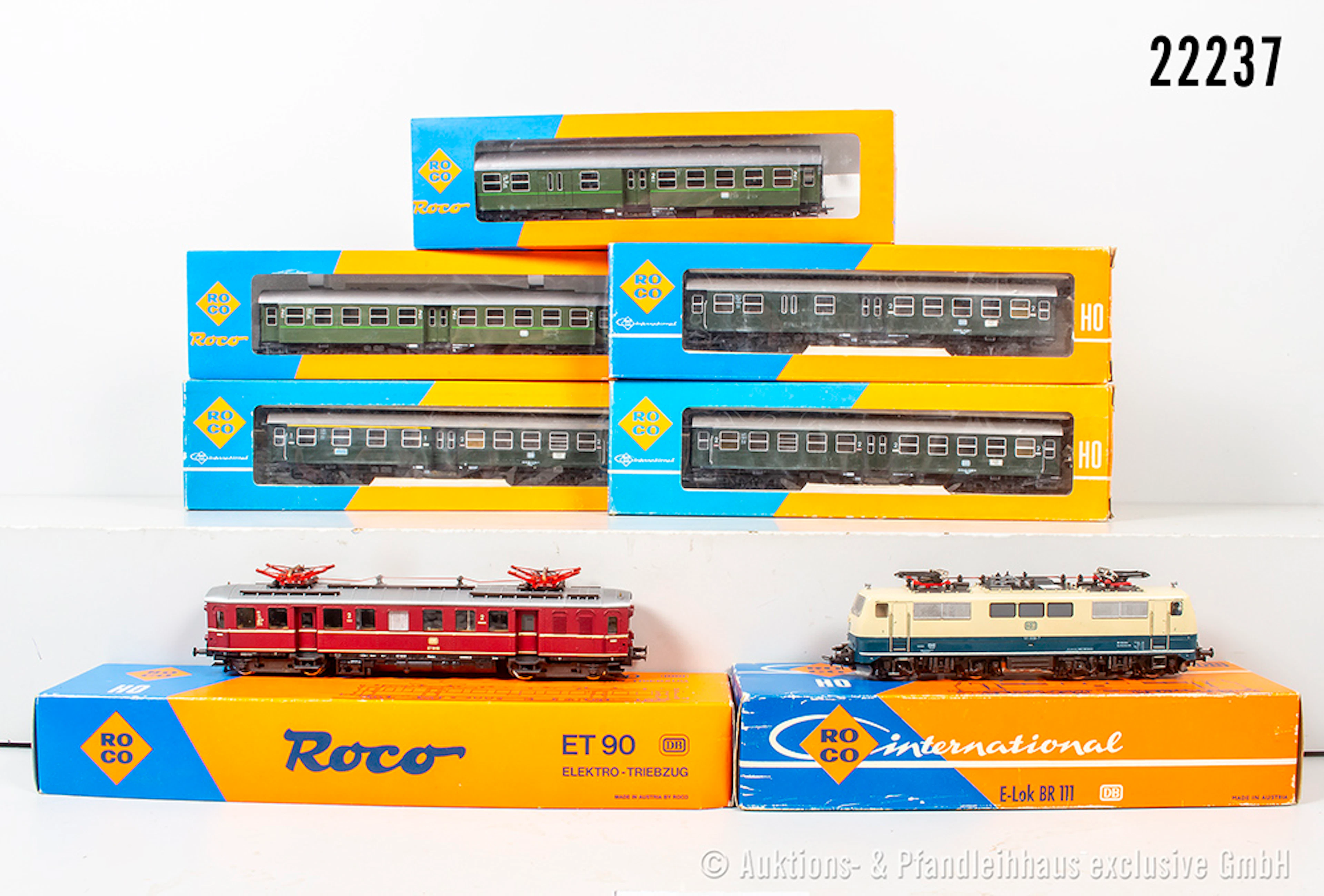 Roco H0 Personenzug DB: 4133A E-Lok, BN 111 009-7 & 04185H E-Treibwagen
