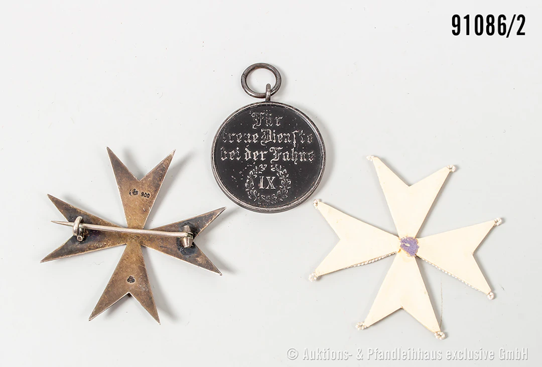 Konv. 2 Johanniter-Brustkreuze, Stoffausführung und Silber, dieses
