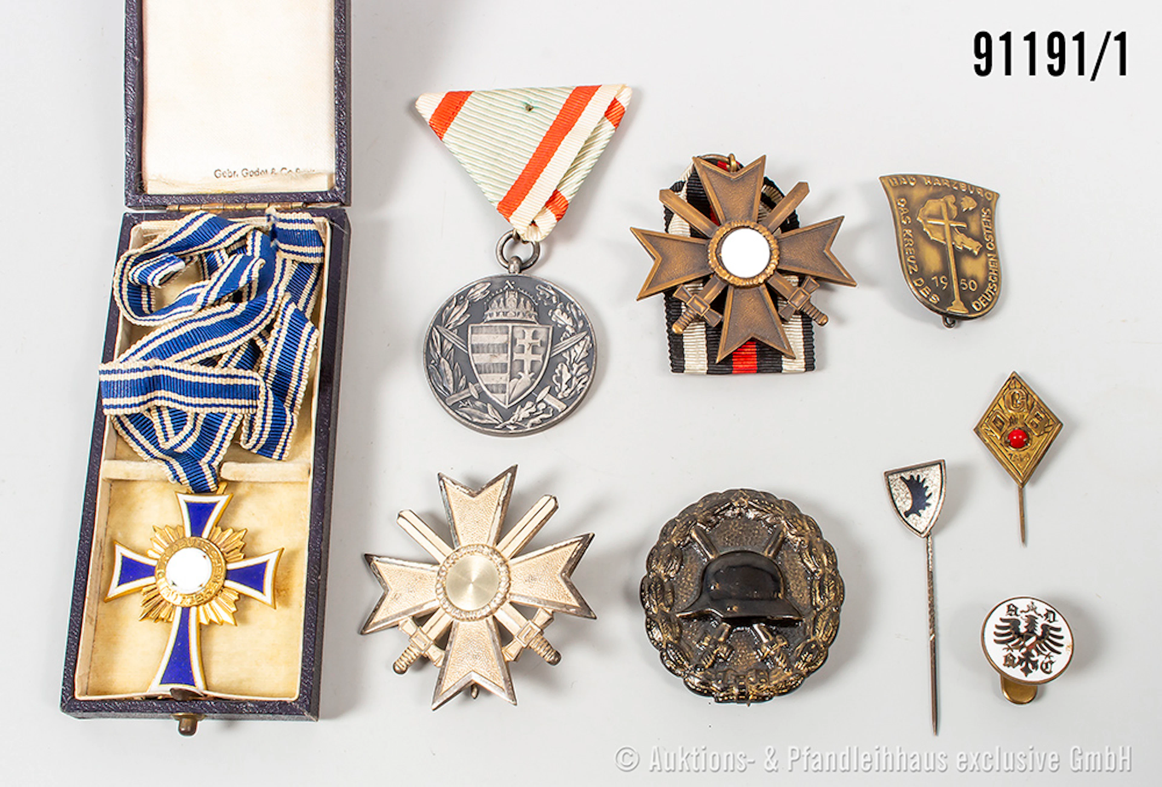 Konv. Mutterkreuz in Gold im dazugehörigen beschädigten Etui, KVK
