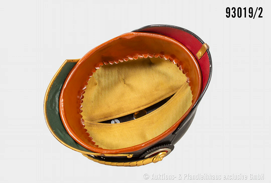 Bayern, Pickelhaube für Offiziere der Kavallerie, komplett mit Emblem