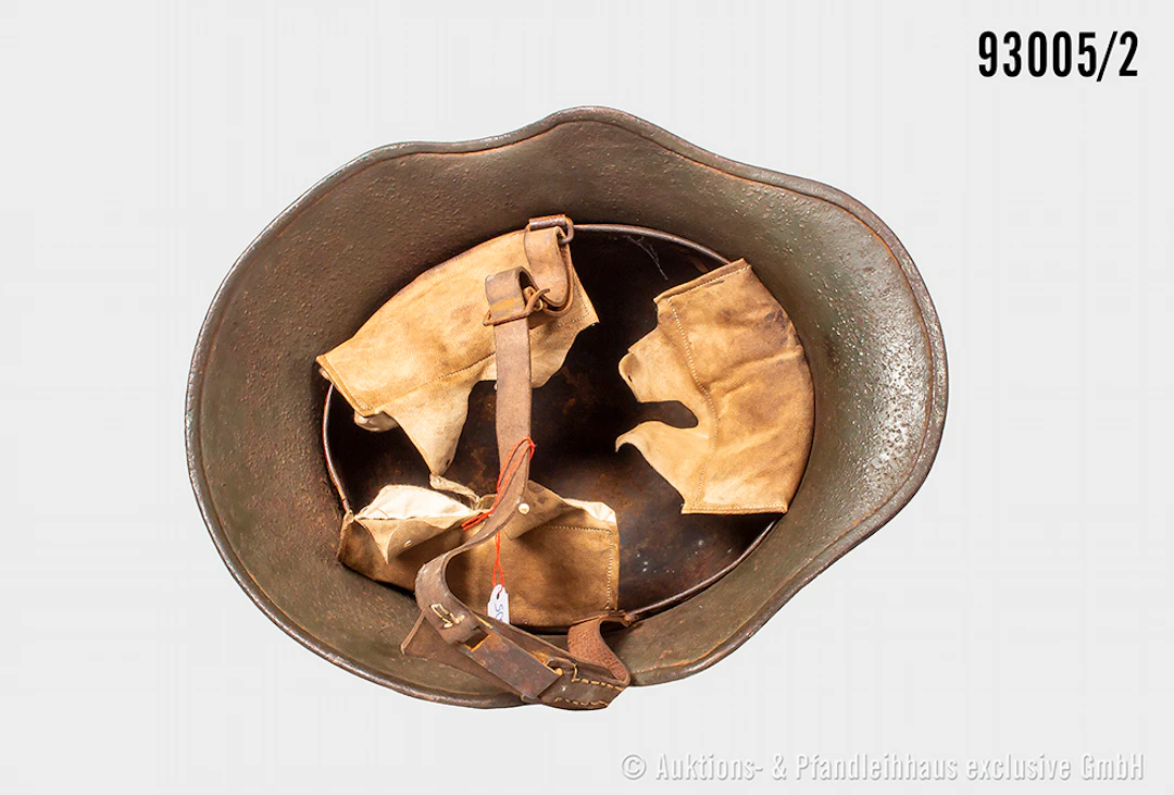 Stahlhelm, Modell 1918, mit Ohrenausschnitt, kompl. mit Innenfutter