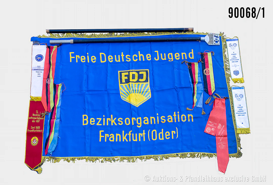 DDR-Fahne FDJ mit Fransen, beidseitig bestickt "Freie Deutsche Jugend