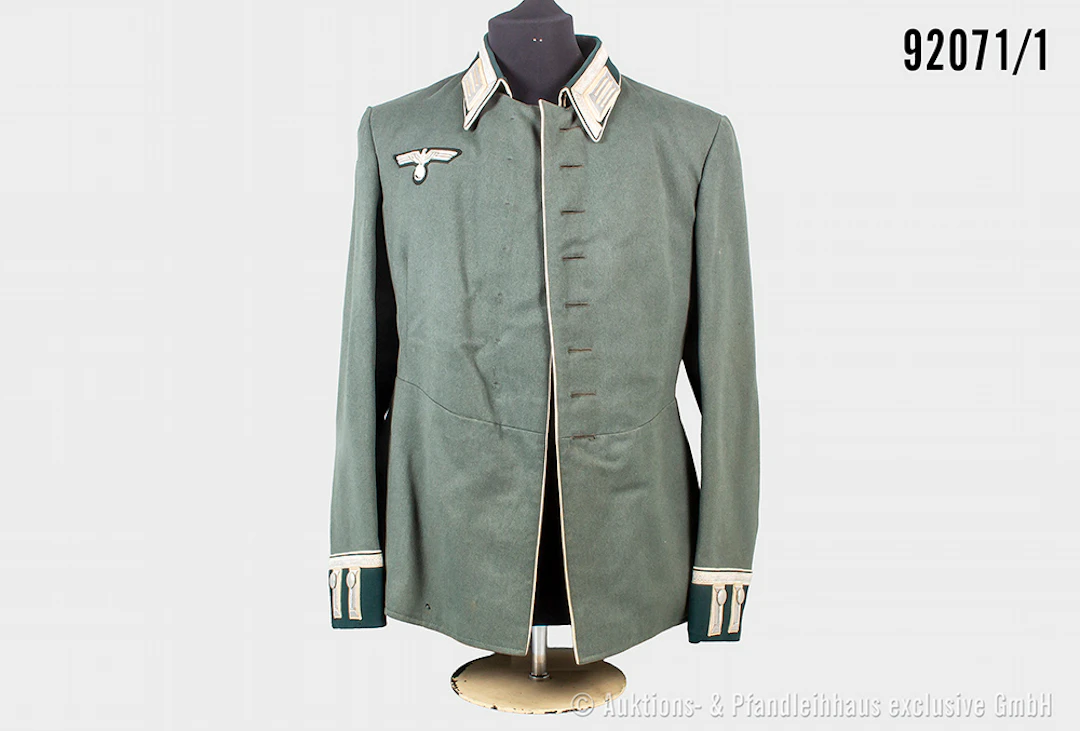 Waffenrock für einen Feldwebel Infanterie, Schulterstücke lose anbei
