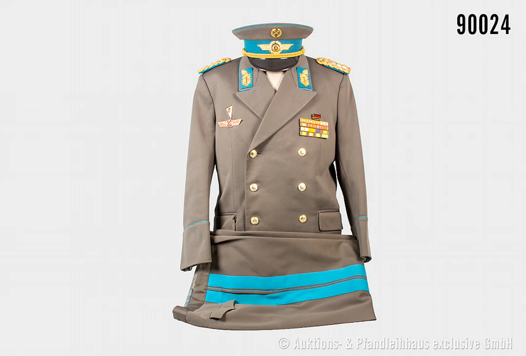 Uniform eines Generaloberst der NVA Luftstreitkräfte, Jacke komplett