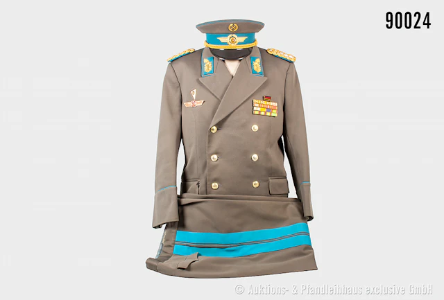 Uniform eines Generaloberst der NVA Luftstreitkräfte, Jacke komplett