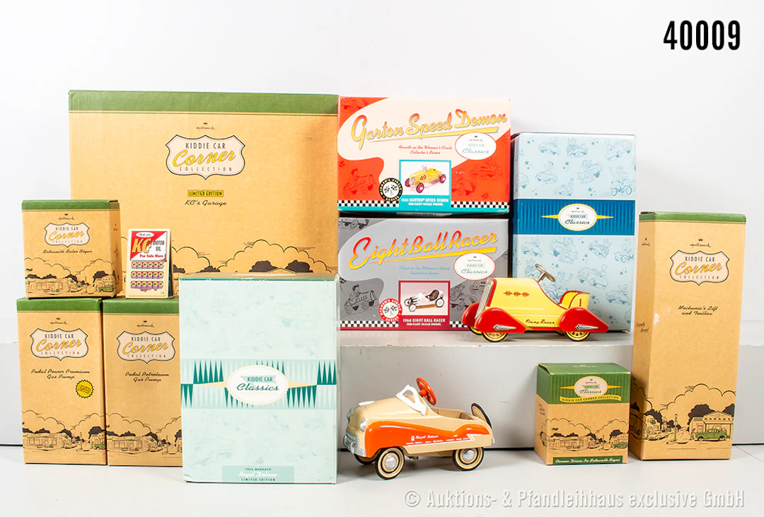 Konv. Kiddie Car Classics Fahrzeuge und Zubehör, 10 Teile, dabei Garage