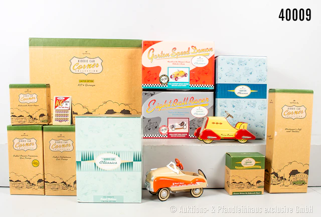 Konv. Kiddie Car Classics Fahrzeuge und Zubehör, 10 Teile, dabei Garage