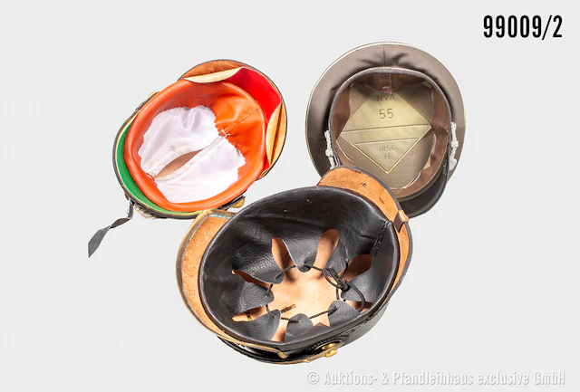 Konv. Verschiedenes, versch. Epochen, u.a. Kopie-Pickelhaube und Kopie-Tschako