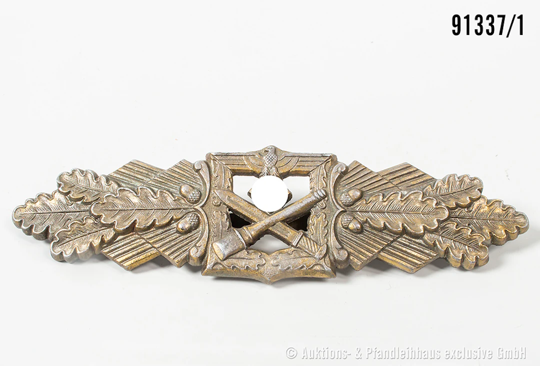 Nahkampfspange in Bronze, Zinkausf., Hersteller "F & BL" auf dem Kopf