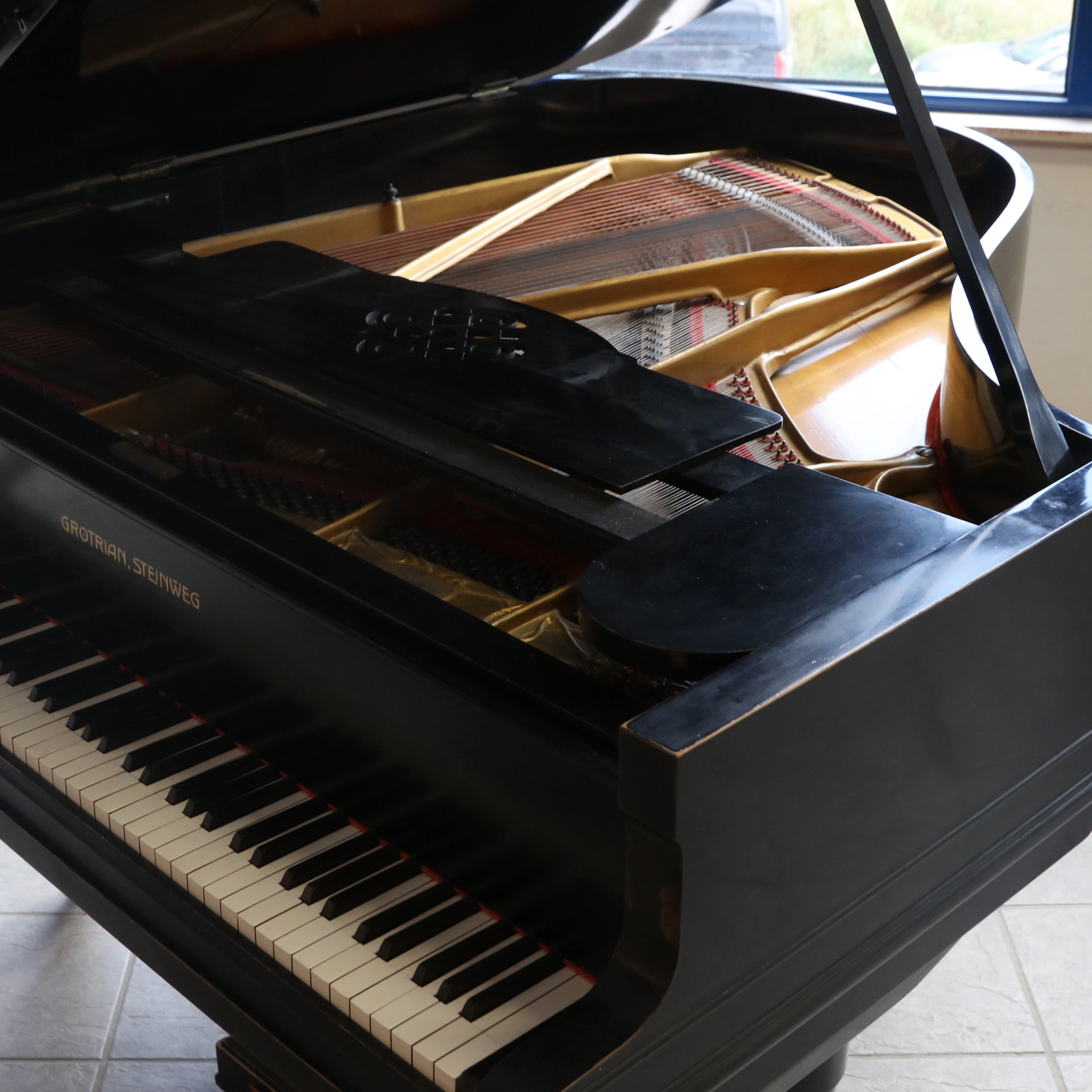 FLYGEL, Grotrian Steinweg